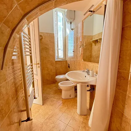 Casa Vacanza Castello Nel Mare Trani Extérieur photo